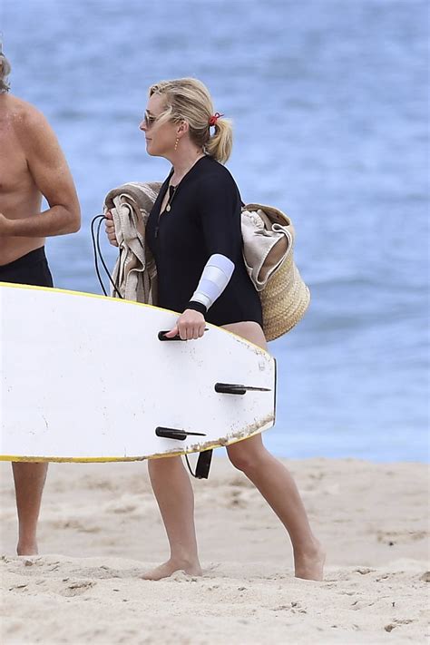 Jane Krakowski – In Black Long Sleeve Swimsuit on the Beach in。